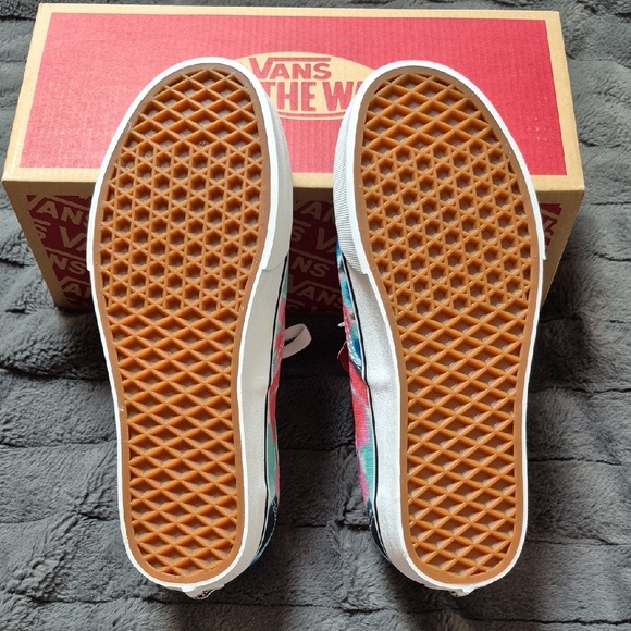 Vans Size 7M/8.5W Tie-Dye Sneakers! NWT! - Picture 9 of 11